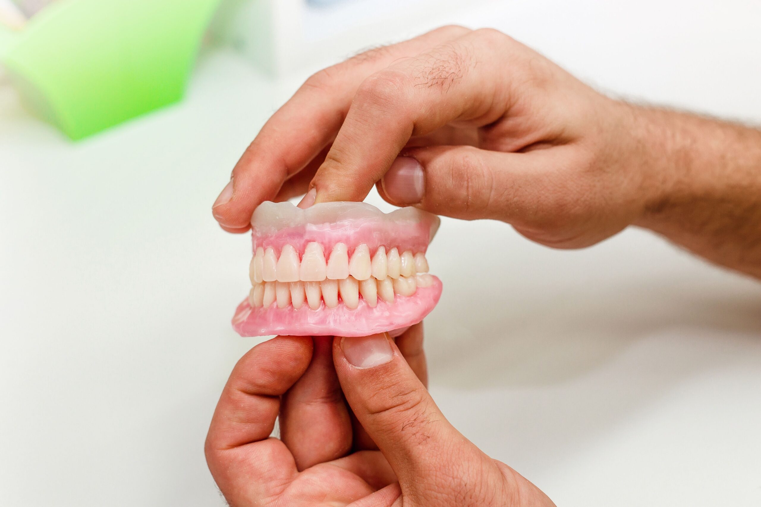 Artificial teeth of full mouth in the dental office